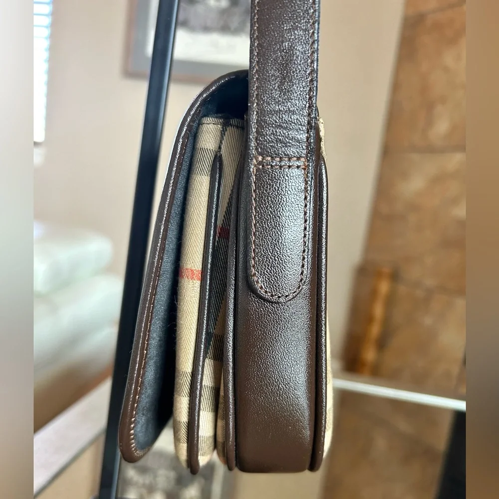 Burberry Nova Check Crossbody Vintage Bag - Picture 4 of 15